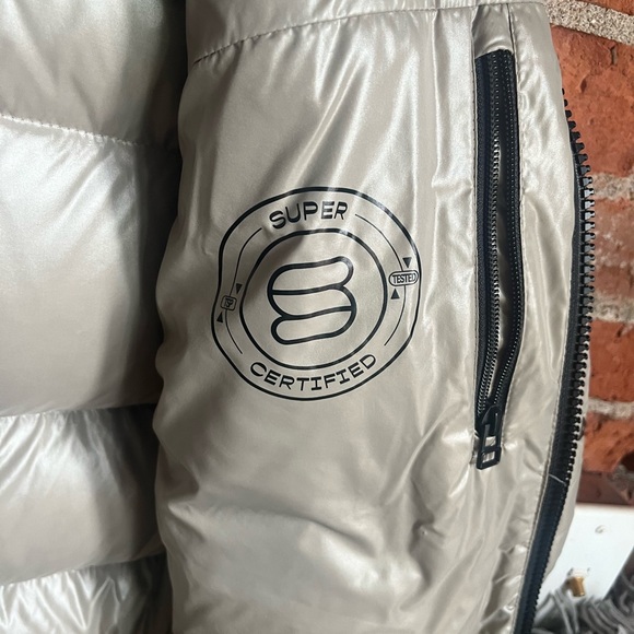 Aritzia Super Puff High Gloss 2XS - Picture 8 of 16